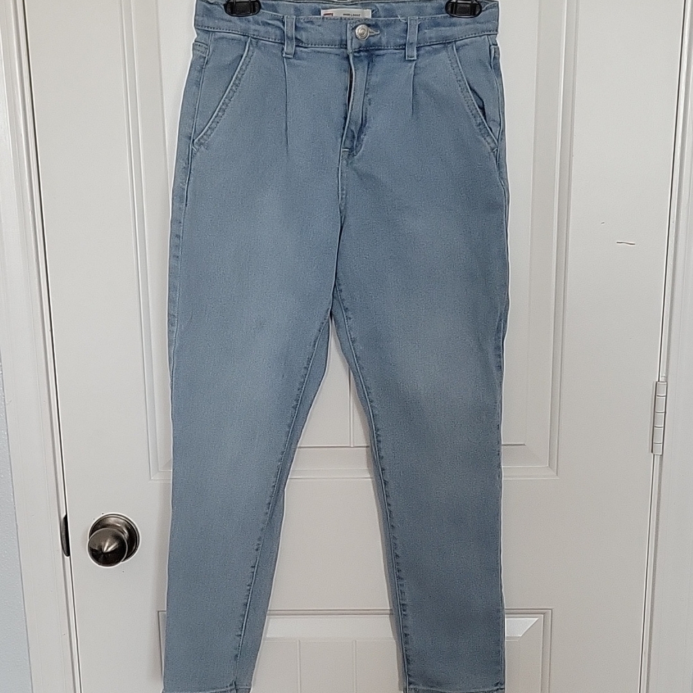Girls High Rise/ Loose Fit  Light Blue Levis Jeans